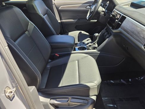 Used 2022 Volkswagen Atlas Cross Sport SE FWD image 17