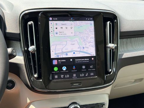 Certified 2023 Volvo XC40 B5 Ultimate w/ Protection Package Premier AWD/4WD image 18