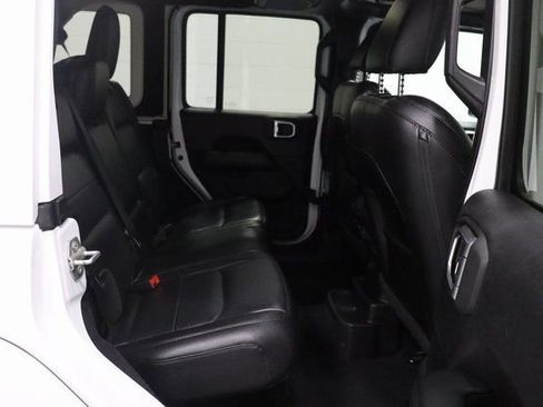 Used 2020 Jeep Wrangler Unlimited Sahara image 16