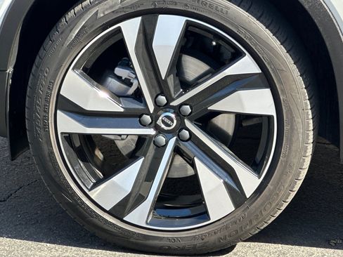 Used 2023 Volvo XC40 B5 Ultimate w/ Protection Package Premier AWD/4WD image 35