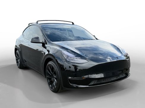 Used 2021 Tesla Model Y Long Range image 7