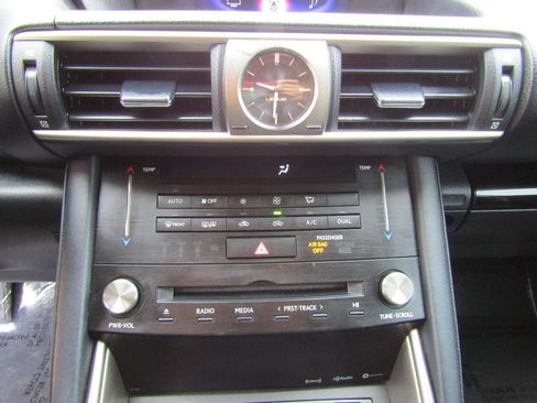 Used 2017 Lexus IS 200t image 19