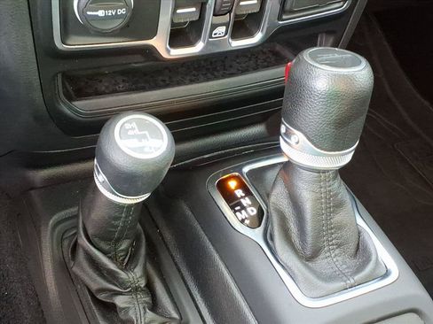 Used 2022 Jeep Gladiator Sport AWD/4WD image 30