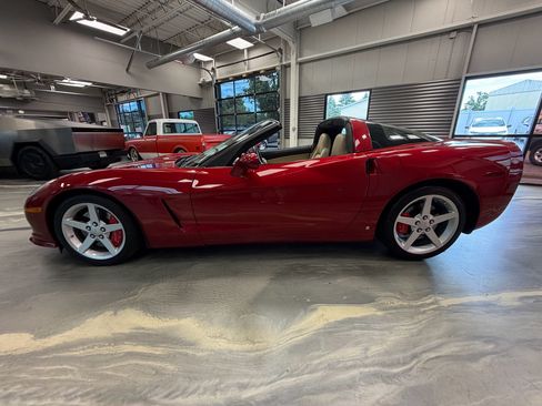 Used 2005 Chevrolet Corvette Coupe w/ Preferred Equipment Group RWD image 30