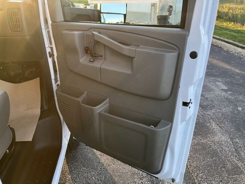 New 2025 Chevrolet Express 3500 Work Van w/ Power Convenience Package image 12