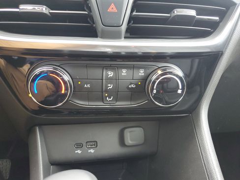 Used 2024 Buick Encore GX Sport Touring image 25