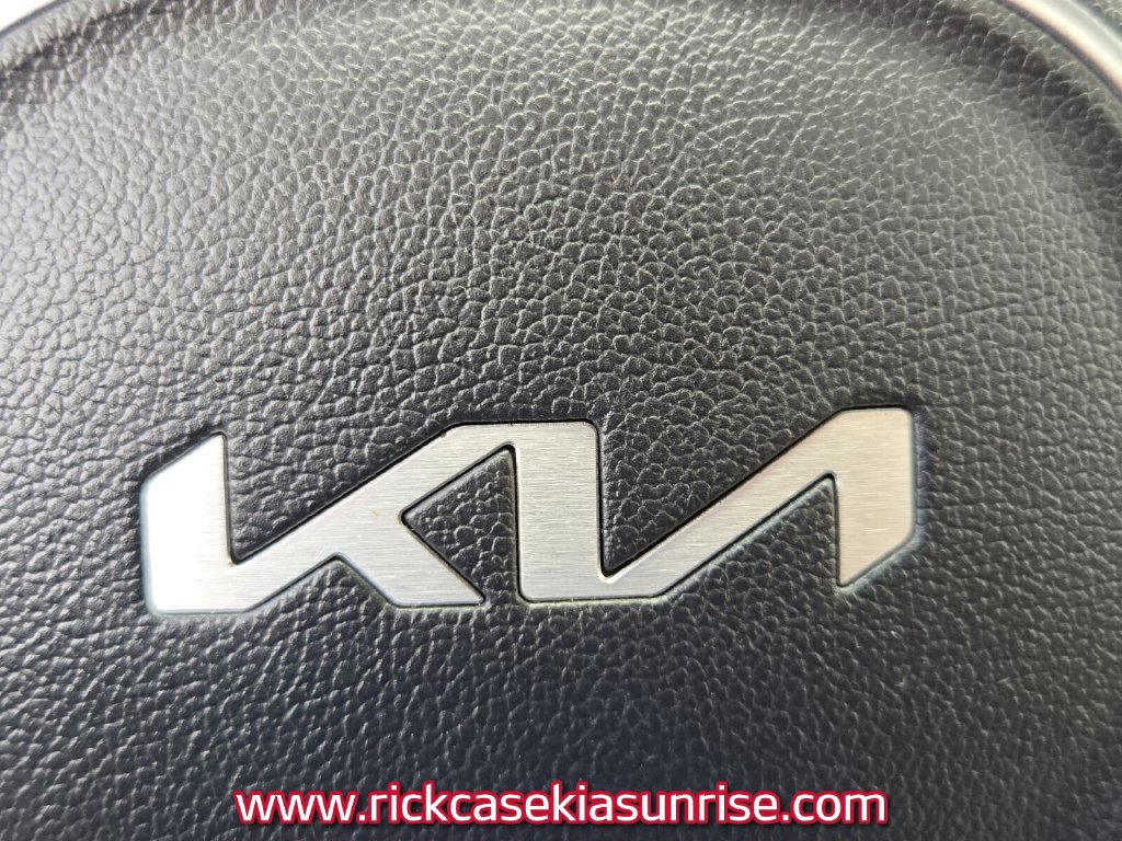 Used 2023 Kia Carnival SX Prestige FWD image 31