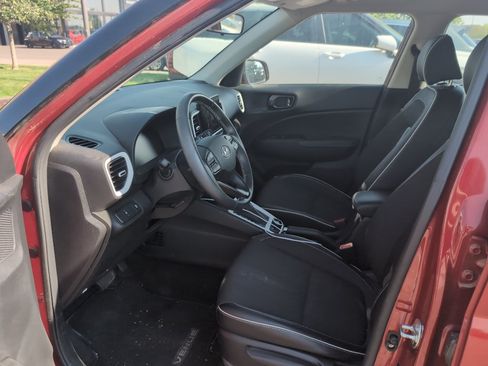 Used 2024 Hyundai Venue Limited FWD image 5
