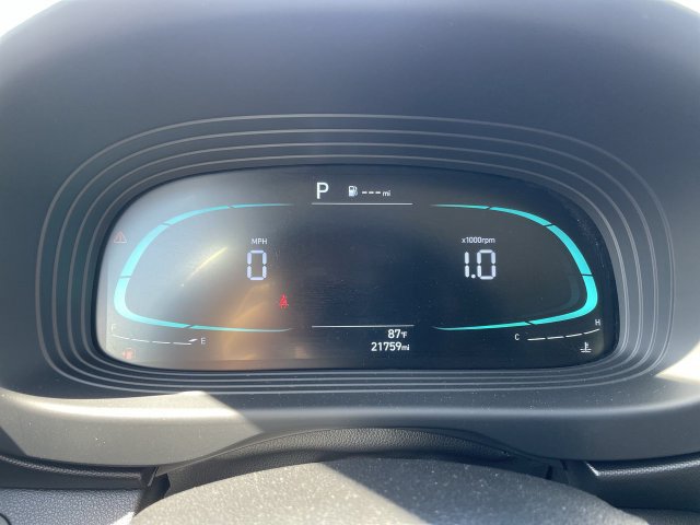 Used 2025 Hyundai Venue SEL FWD image 11