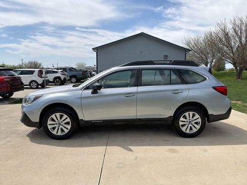 Used 2019 Subaru Outback 2.5i AWD/4WD image 3