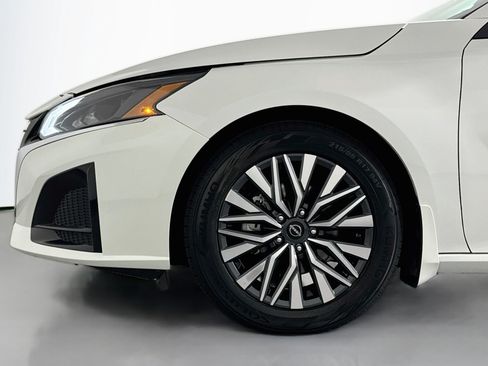 Used 2024 Nissan Altima 2.5 SV FWD image 10