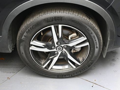 Certified 2025 Volvo XC40 B5 Core image 10