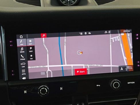 Used 2025 Porsche Macan image 18