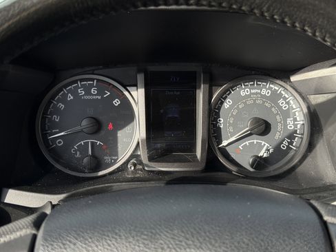 Used 2019 Toyota Tacoma TRD Off-Road w/ Technology Package image 24