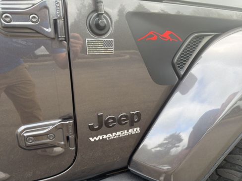 Used 2021 Jeep Wrangler Unlimited Sahara image 30