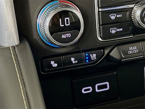 Used 2024 GMC Yukon XL SLT image 21