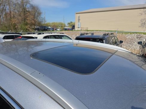 Used 2022 Honda CR-V Touring image 2