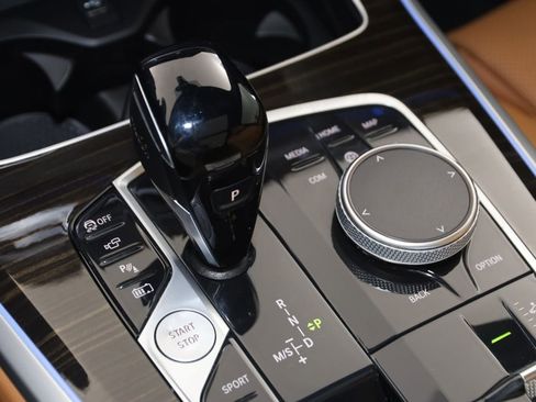 Used 2023 BMW X5 xDrive45e w/ M Sport Package image 7