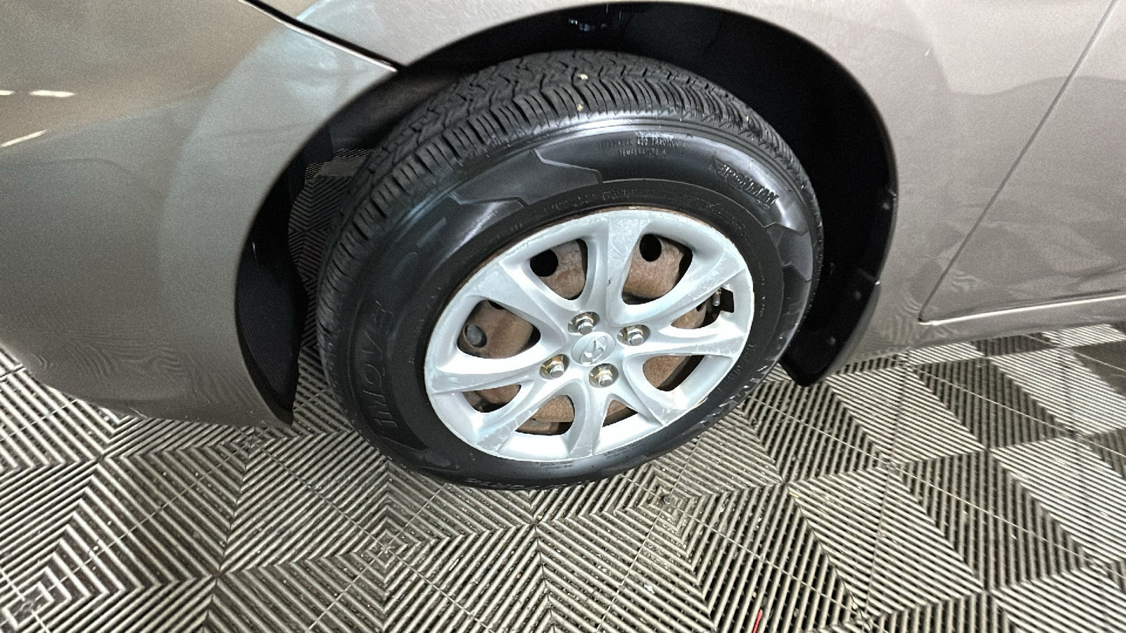 Used 2013 Hyundai Accent GLS FWD image 11