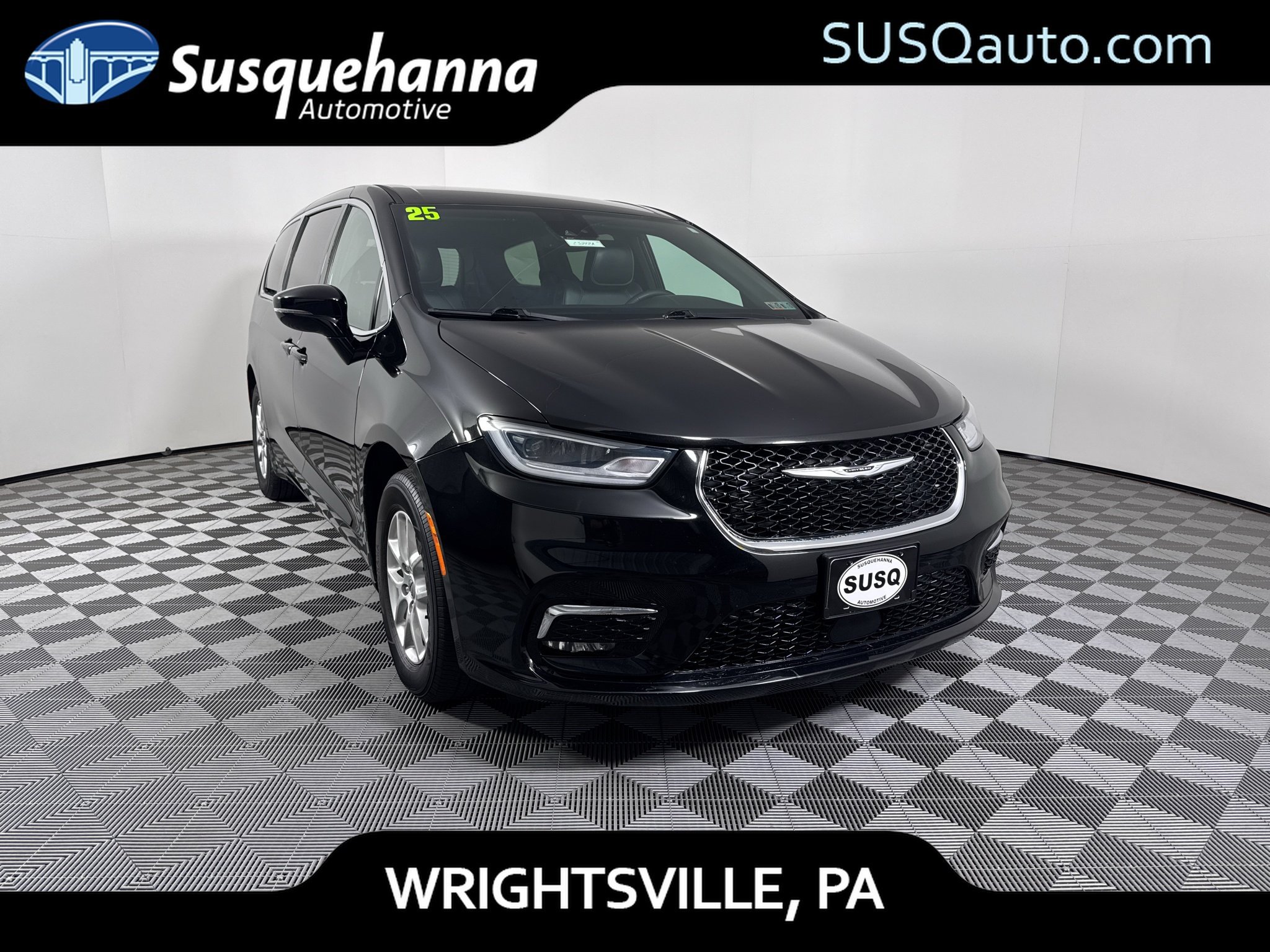 Used 2025 Chrysler Pacifica Select FWD image 1