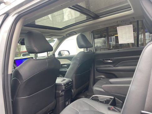 Used 2024 Toyota Grand Highlander Platinum image 50