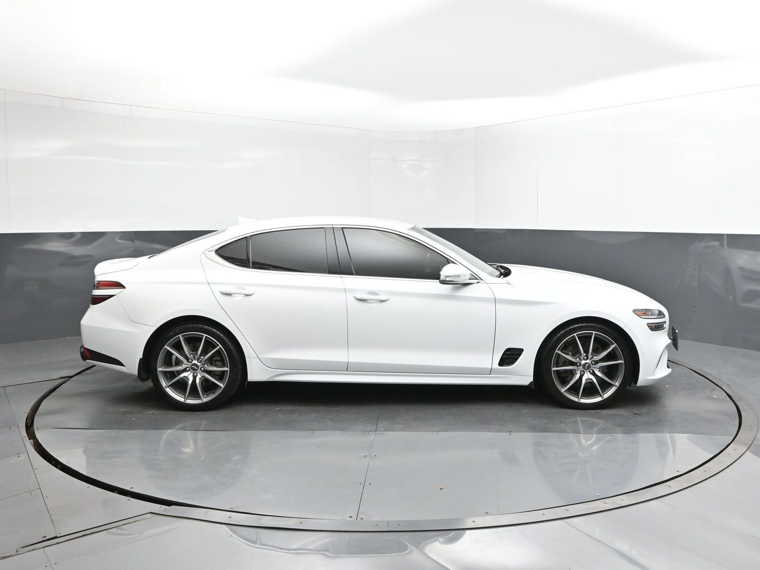 Used 2022 Genesis G70 3.3T RWD image 26