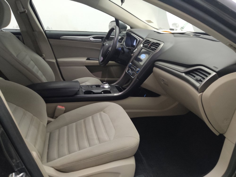 Used 2017 Ford Fusion SE w/ Fusion SE Technology Package FWD image 21