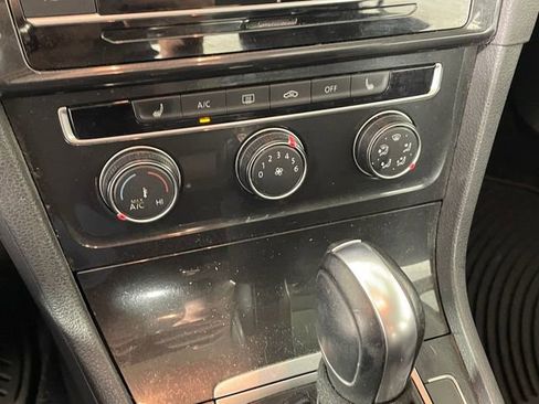 Used 2020 Volkswagen Golf 4-Door image 8