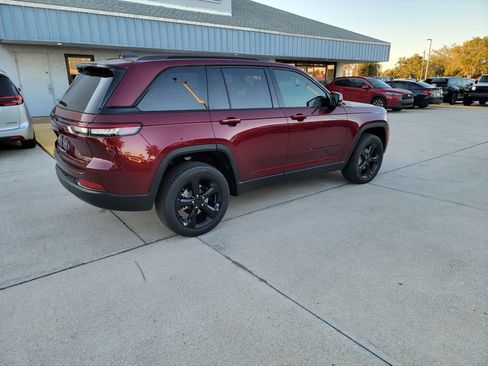 New 2025 Jeep Grand Cherokee Limited w/ Luxury Tech Group II RWD image 4