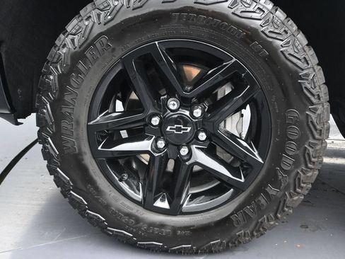 Used 2024 Chevrolet Silverado 1500 LT Trail Boss w/ Convenience Package II AWD/4WD image 11