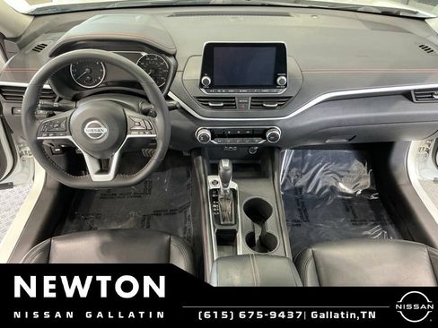 Used 2022 Nissan Altima 2.5 SR FWD image 8