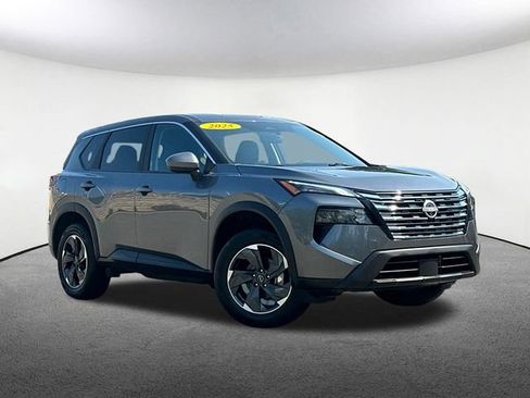 Used 2025 Nissan Rogue SV AWD/4WD image 2