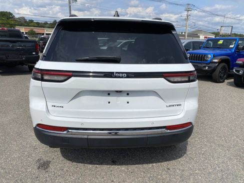 Certified 2022 Jeep Grand Cherokee Limited AWD/4WD image 4