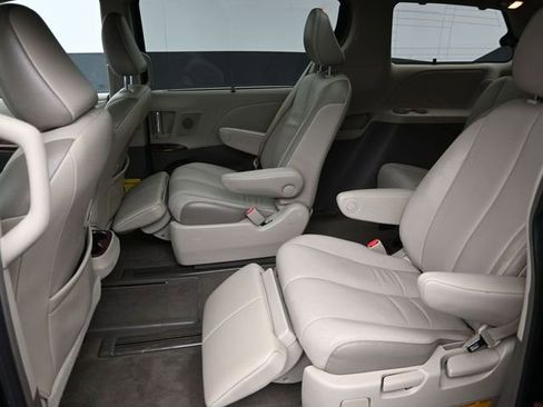 Used 2013 Toyota Sienna Limited w/ Premium Pkg image 17