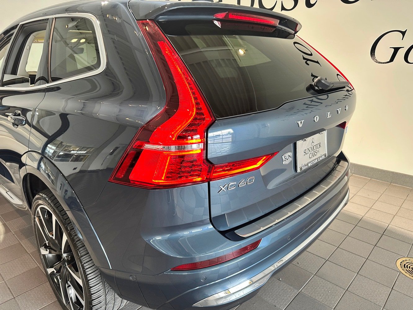 Used 2023 Volvo XC60 T8 Ultimate AWD/4WD image 36