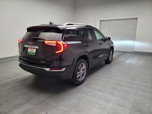Used 2024 GMC Terrain SLT image 9