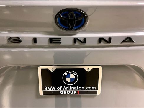 Used 2024 Toyota Sienna XLE Woodland Edition image 31