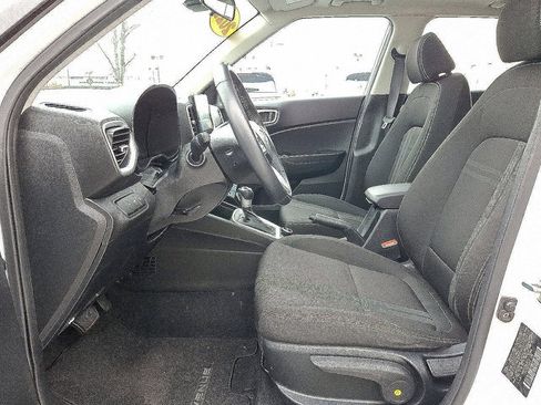 Certified 2022 Hyundai Venue SEL image 11