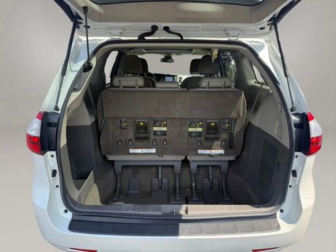 Used 2018 Toyota Sienna XLE w/ XLE Navigation Package AWD/4WD image 36