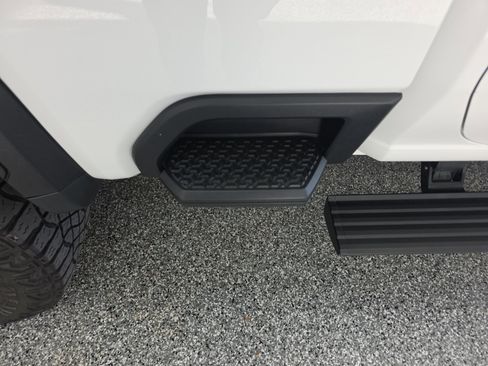 Used 2024 GMC Sierra 2500 AT4X image 16