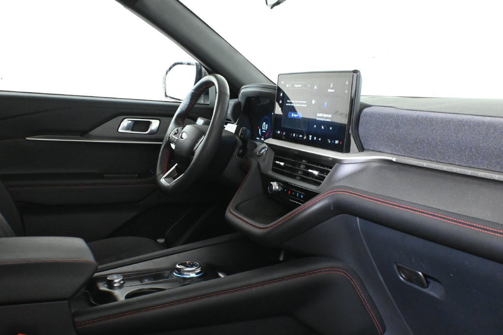 Used 2025 Ford Explorer ST-Line AWD/4WD image 8