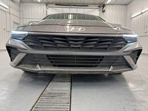 Used 2024 Hyundai Elantra SE image 11