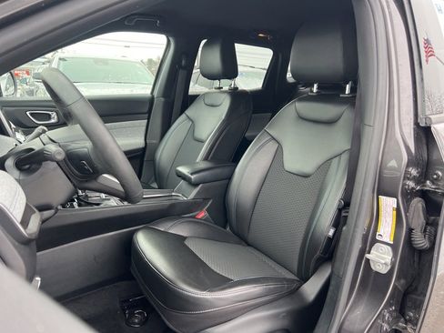 Used 2023 Jeep Compass Latitude w/ Convenience Group image 17