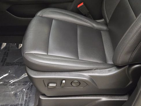 Used 2025 Chevrolet Suburban LT image 33