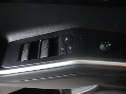 Used 2022 Toyota Highlander XLE AWD/4WD image 13