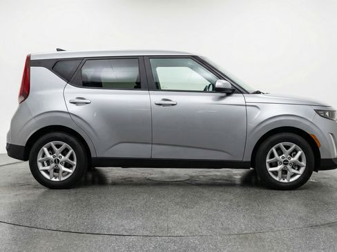 Used 2025 Kia Soul LX w/ LX Technology Package image 11