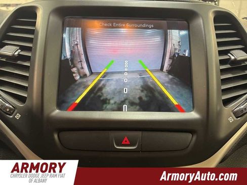 Used 2016 Jeep Cherokee Latitude w/ Comfort/Convenience Group image 19