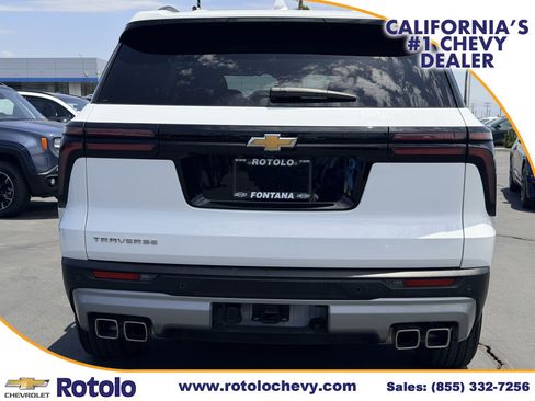 Used 2025 Chevrolet Traverse LT FWD image 5