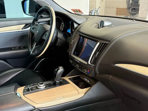 Used 2017 Maserati Levante w/ Luxury Package image 23