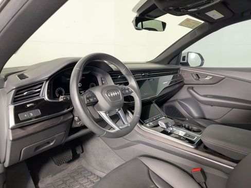 Used 2021 Audi Q8 Premium Plus w/ Premium Plus Package image 3